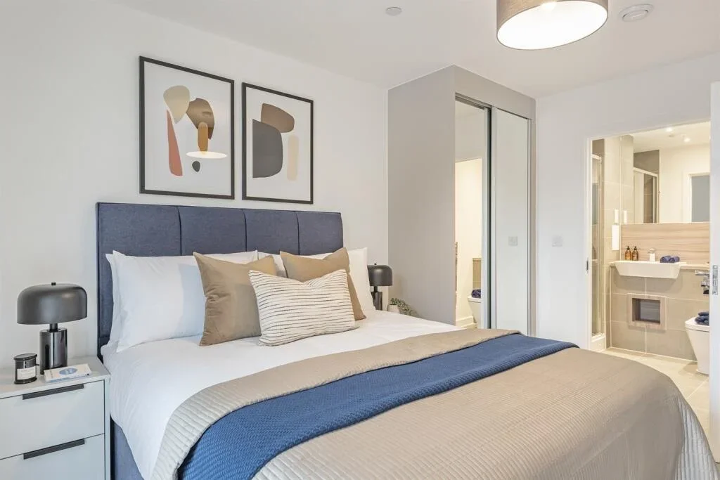 Flat Chequers Lane in Greater London