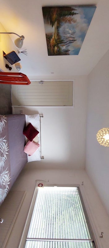 Room Dunnisher Road in Manchester