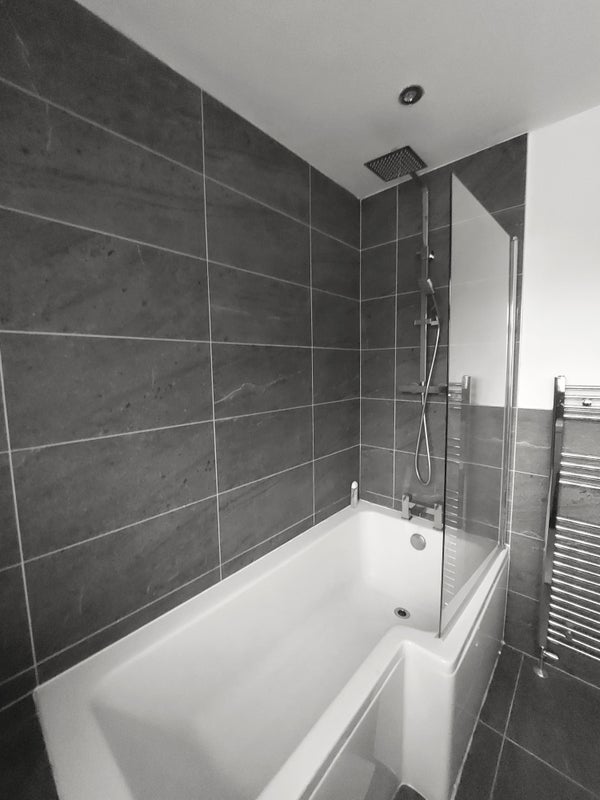 Room Dunnisher Road in Manchester