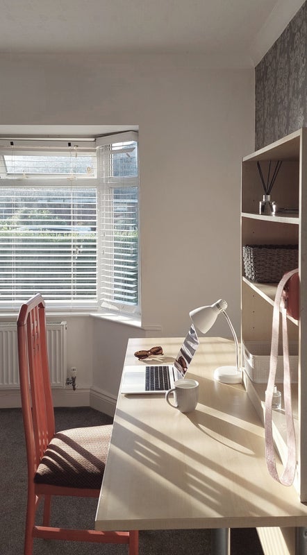 Room Dunnisher Road in Manchester