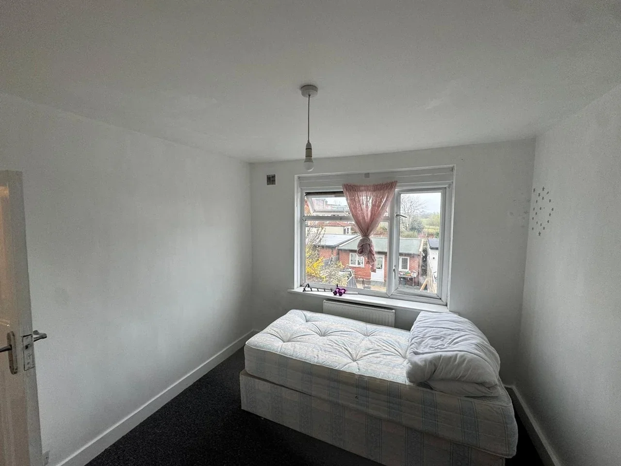 House Sylvan Avenue in Greater London