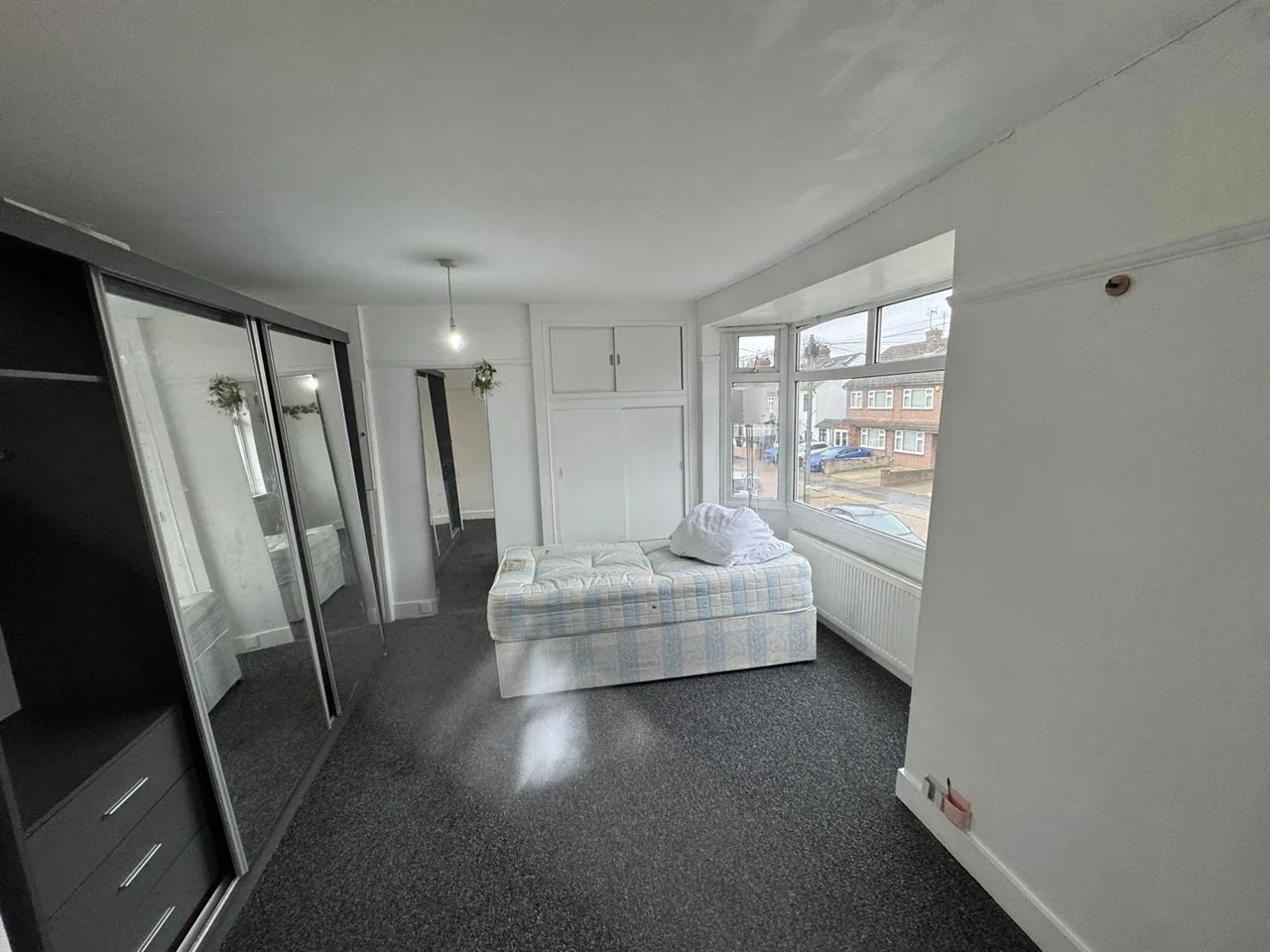 House Sylvan Avenue in Greater London