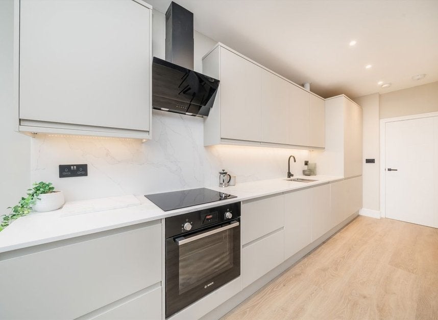 Flat Nursery Road in Greater London