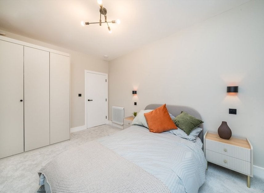 Flat Nursery Road in Greater London