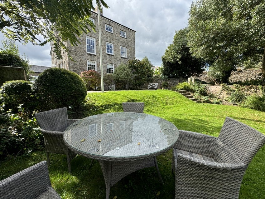 Flat Charter Court in Penryn
