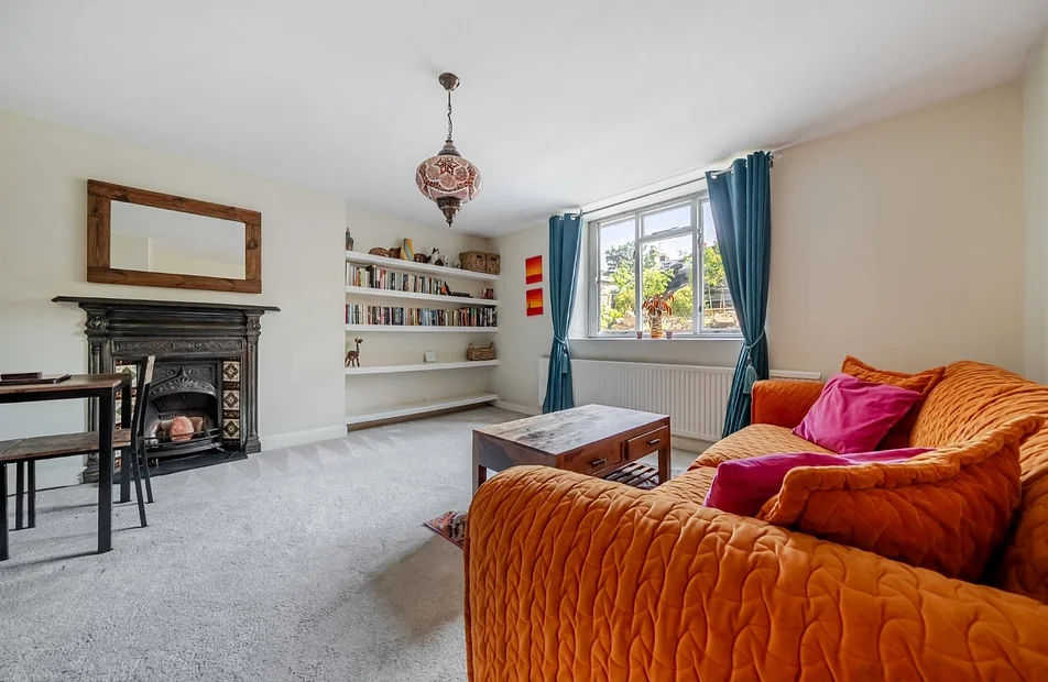 Flat Lambourne Place in Greater London