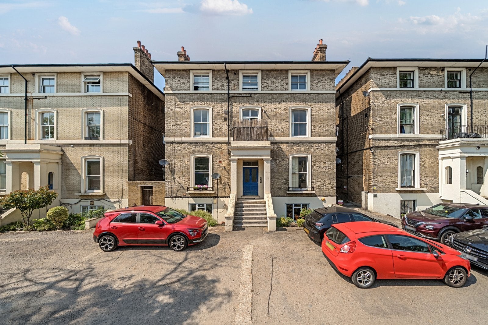Flat Lambourne Place in Greater London