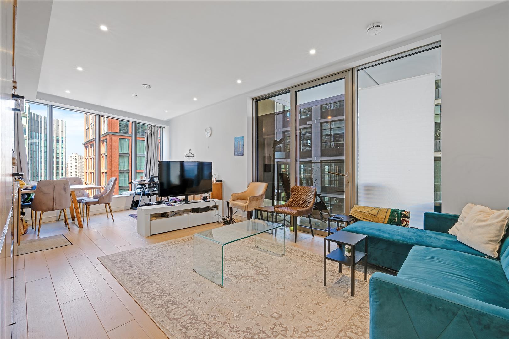 Flat Park Drive in Greater London