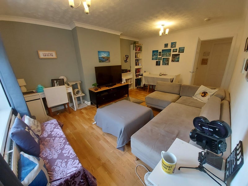 Flat Lochburn Crescent in Glasgow