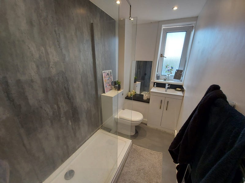 Flat Lochburn Crescent in Glasgow