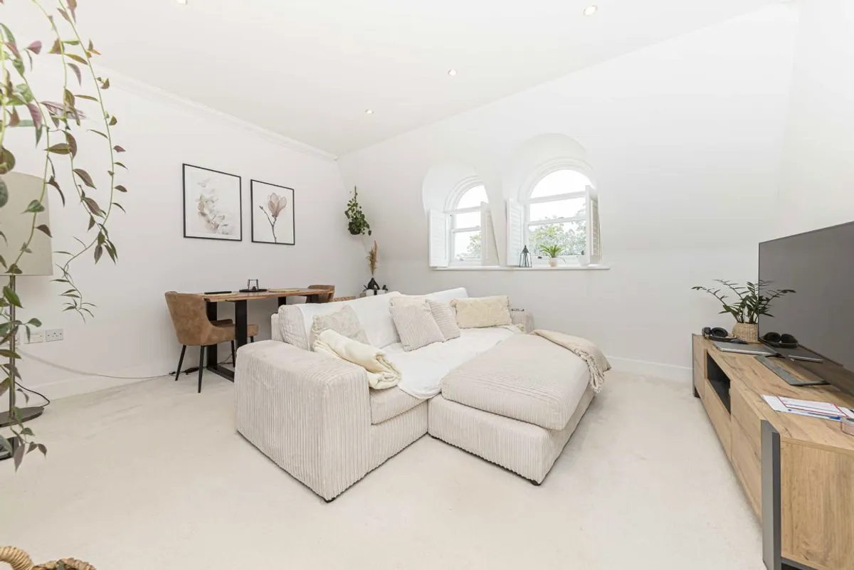 Flat Langdon Park in Greater London