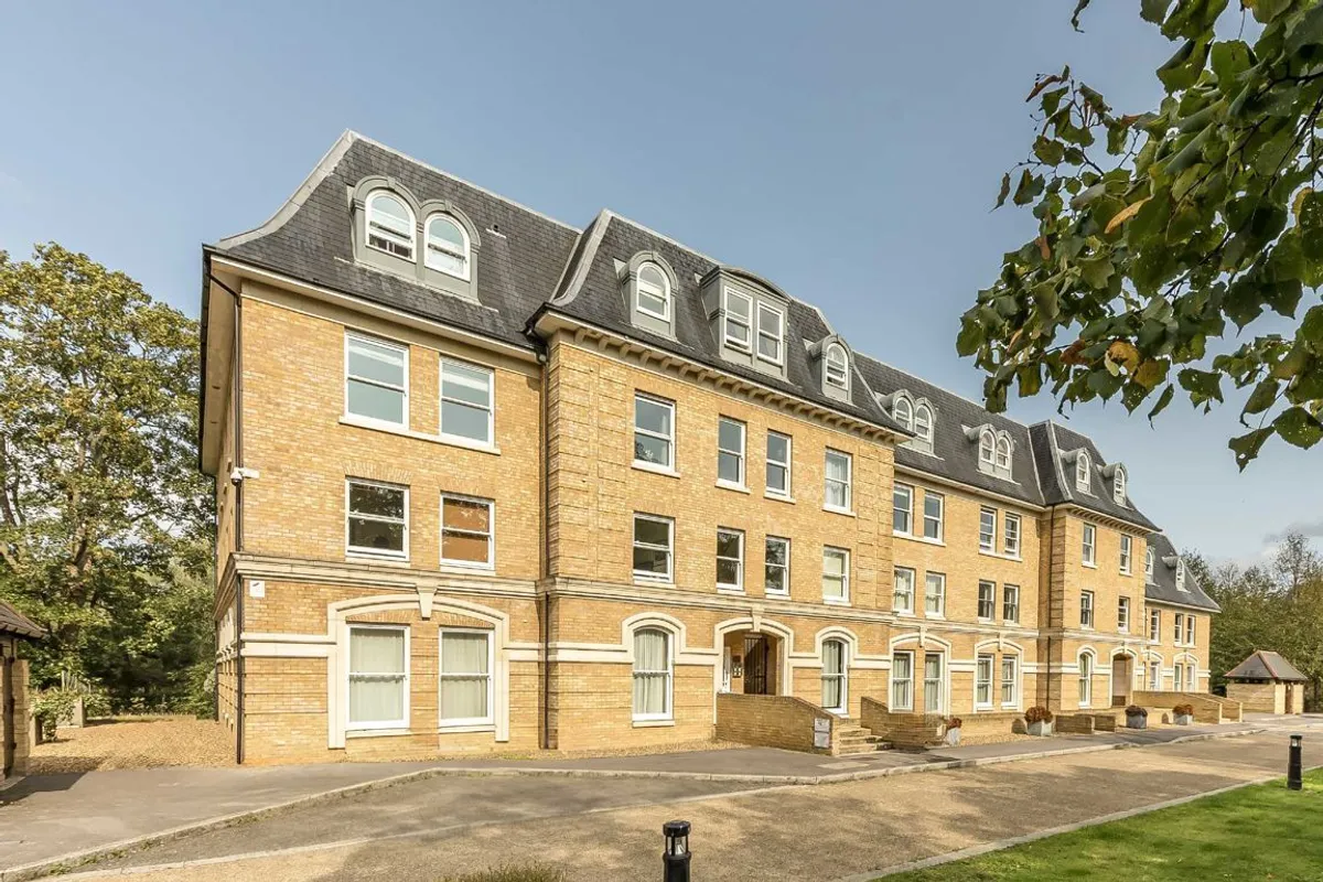 Flat Langdon Park in Greater London