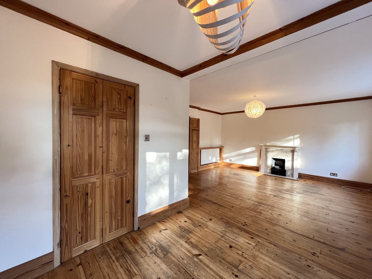 Flat Lansdowne Road in Greater London