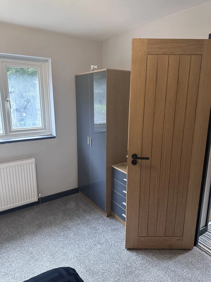 Room Barnfield Road in Greater London
