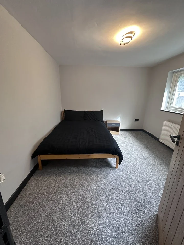 Room Barnfield Road in Greater London