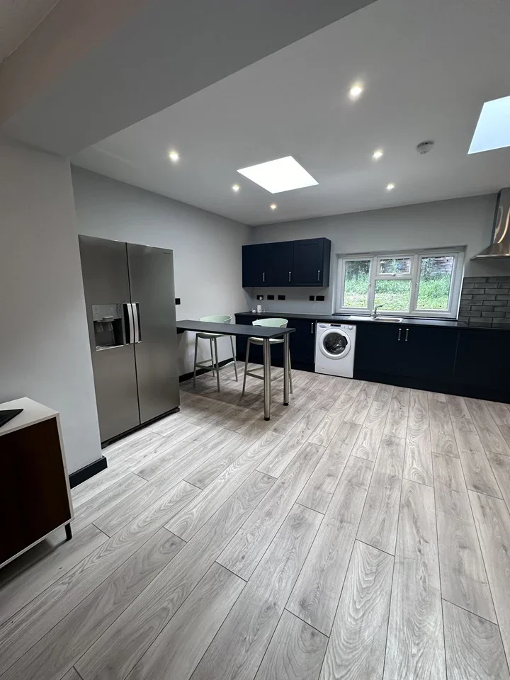 Room Barnfield Road in Greater London