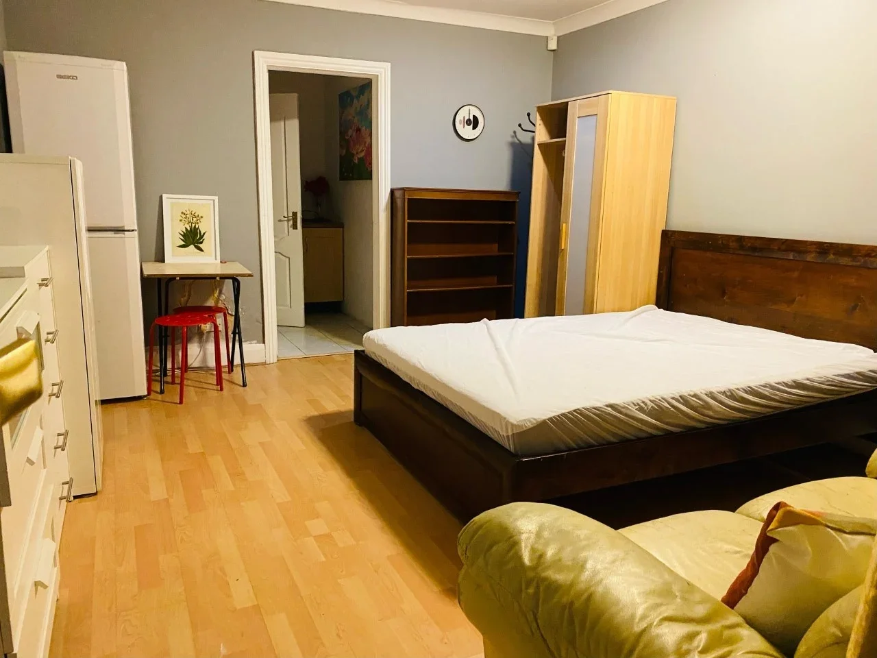 Flat Lee Road in Greater London