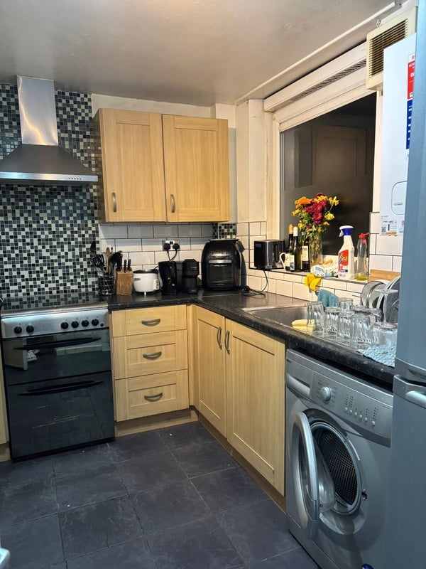 Room Whitechapel High Street in Greater London