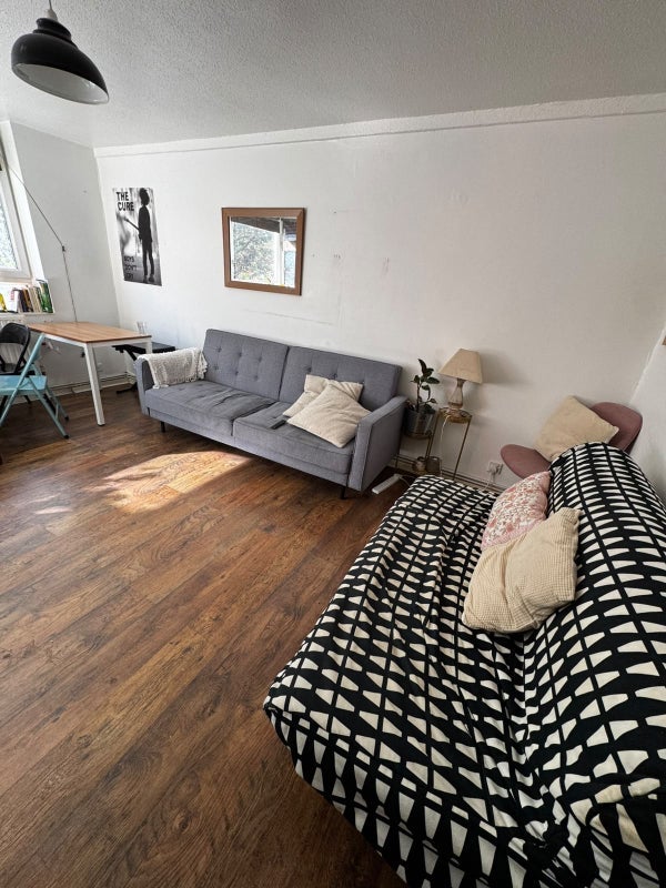 Room Whitechapel High Street in Greater London