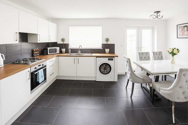 Room Mackeson Road in Tameside