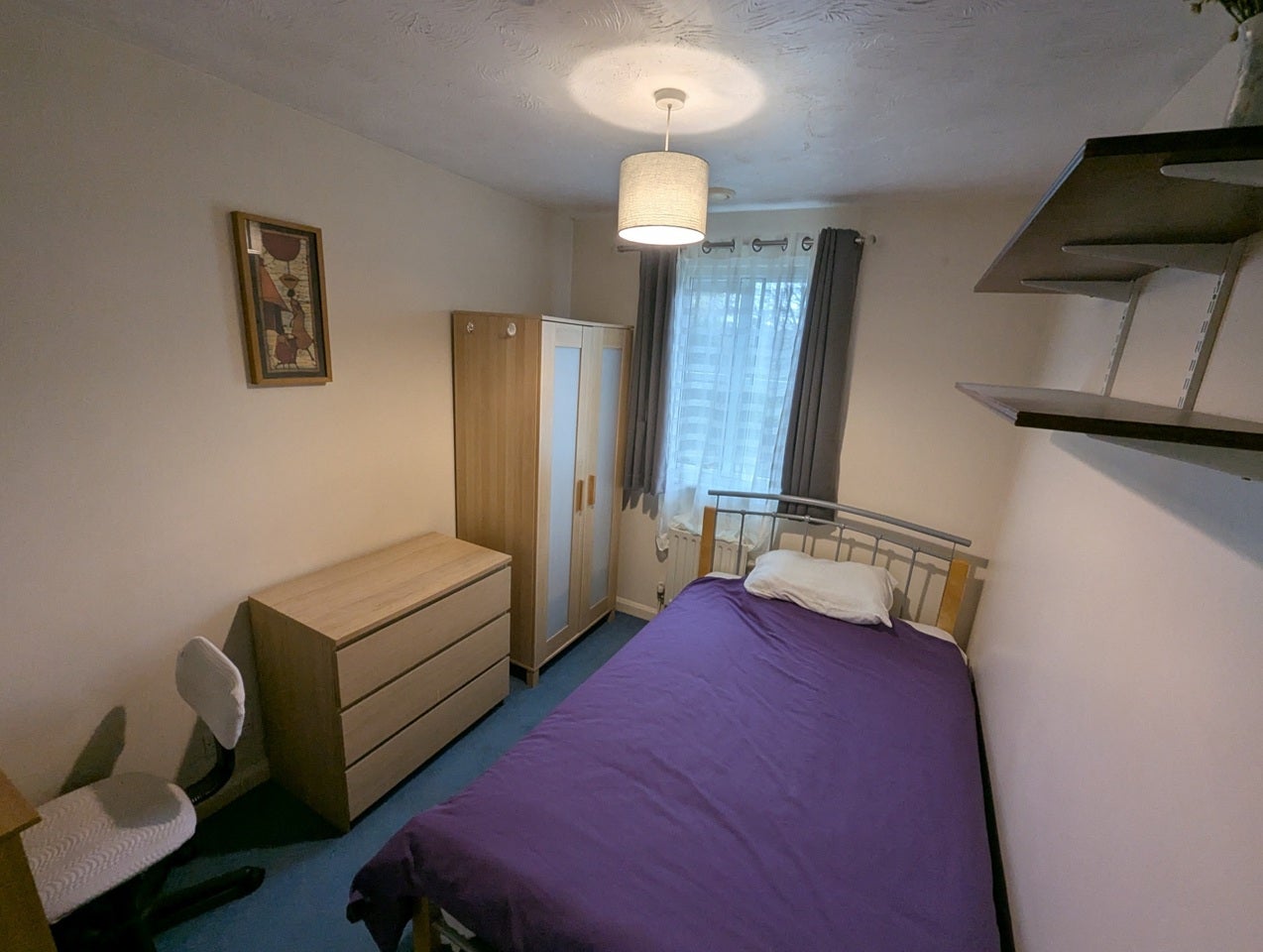 Room Townpath from London Road to Freemantle Road in Surrey Heath