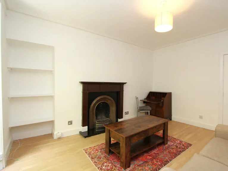 Flat Roxburgh Street in City of Edinburgh
