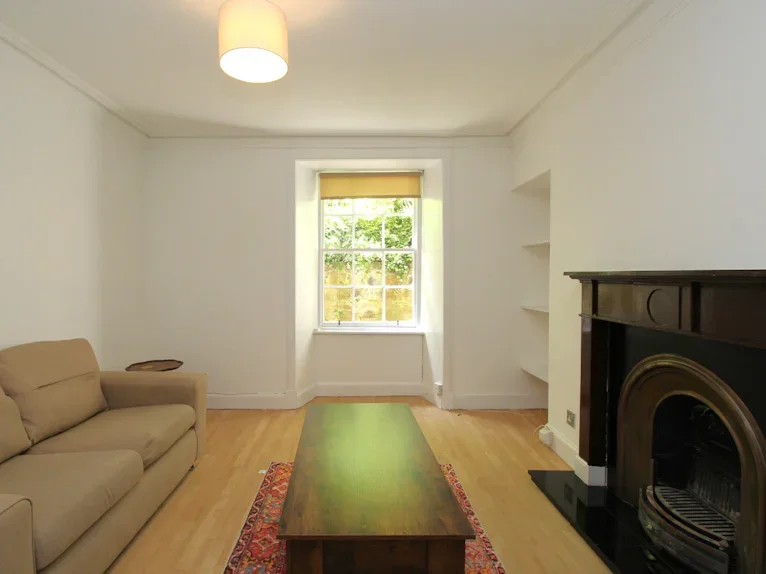 Flat Roxburgh Street in City of Edinburgh