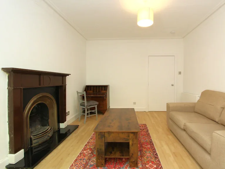 Flat Roxburgh Street in City of Edinburgh