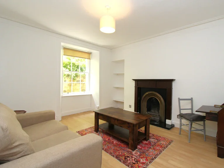 Flat Roxburgh Street in City of Edinburgh