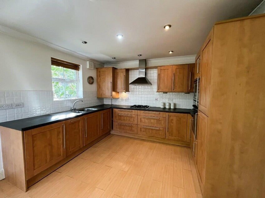 Flat Lacey Green in Wilmslow