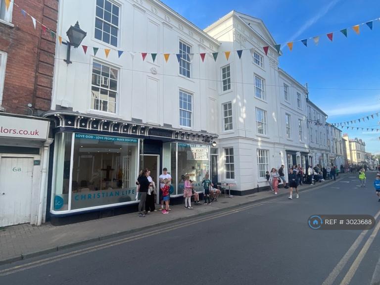 Flat High Street in Kington