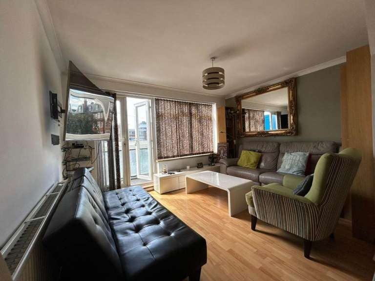 Flat Lisgar Terrace in Greater London
