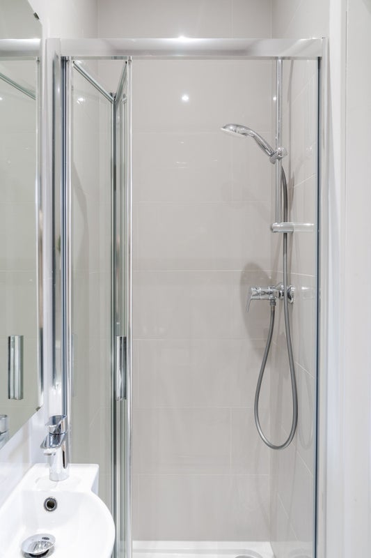 Flat Ormiston Grove in Greater London