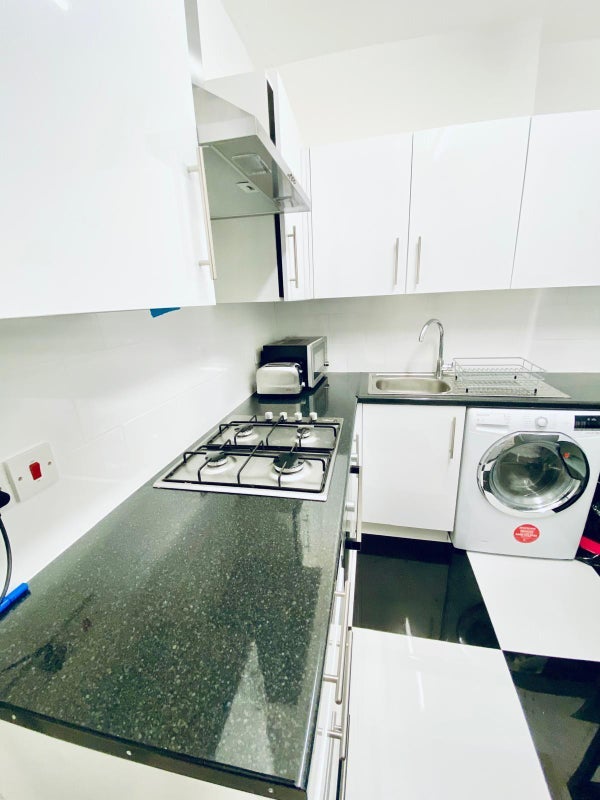 Room Okeburn Road in Greater London