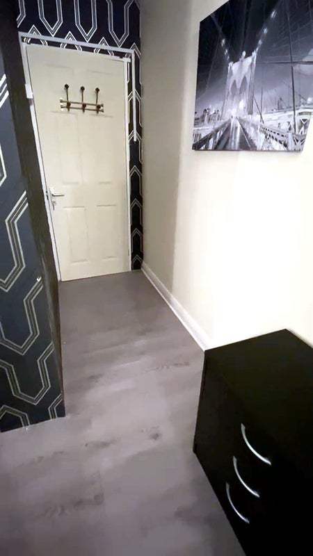 Room Okeburn Road in Greater London
