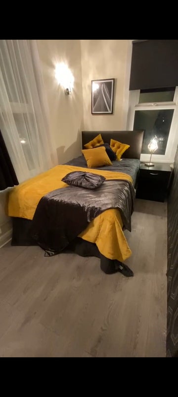 Room Okeburn Road in Greater London