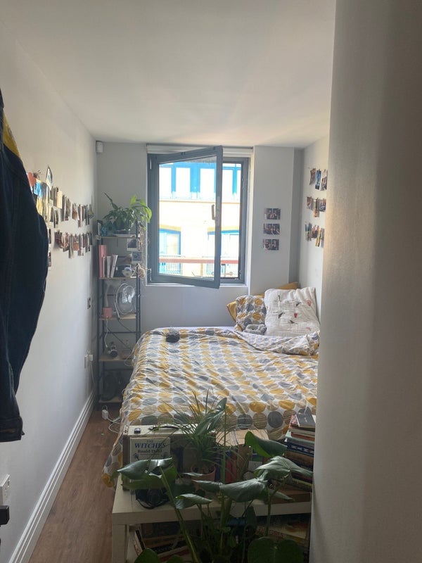 Room Rotherhithe Street in Greater London
