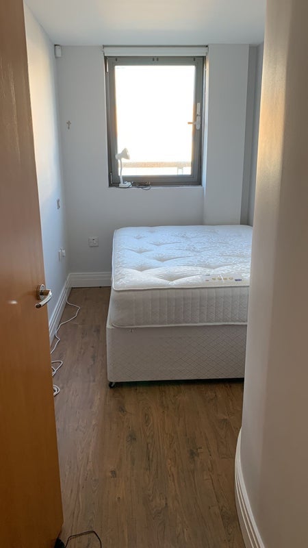 Room Rotherhithe Street in Greater London