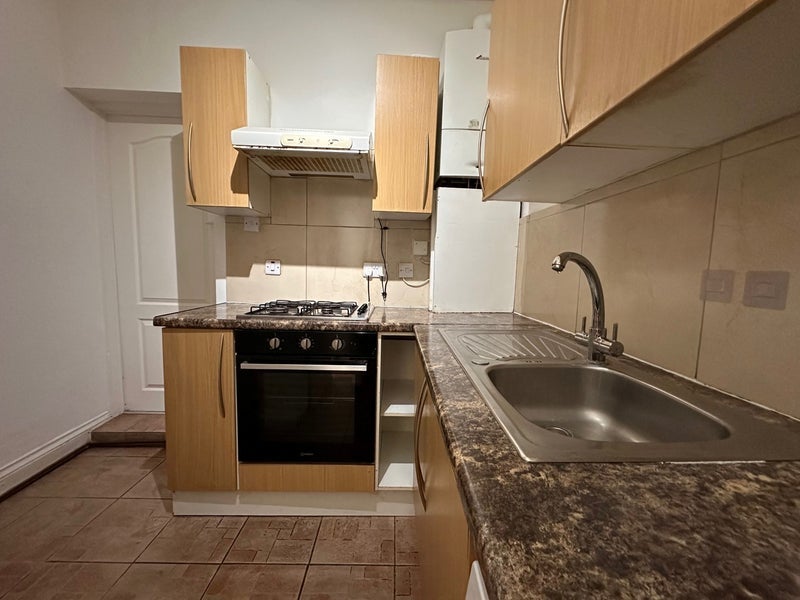 Flat Isham Road in Greater London