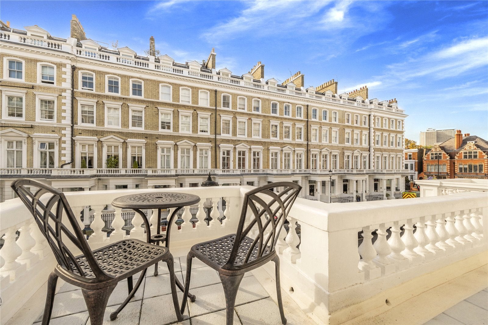 Flat Onslow Gardens in Greater London