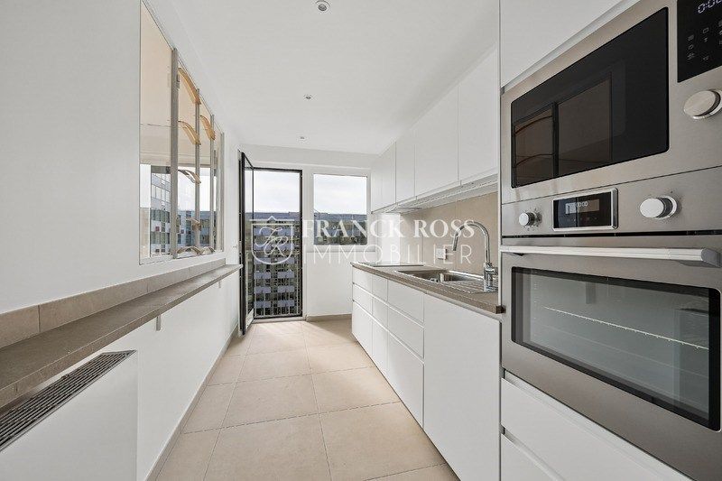 House Avenue de Suffren in Paris
