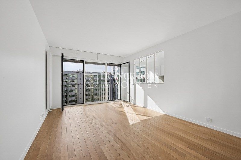 House Avenue de Suffren in Paris