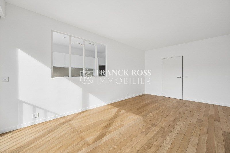 House Avenue de Suffren in Paris
