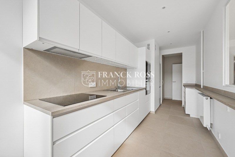 House Avenue de Suffren in Paris