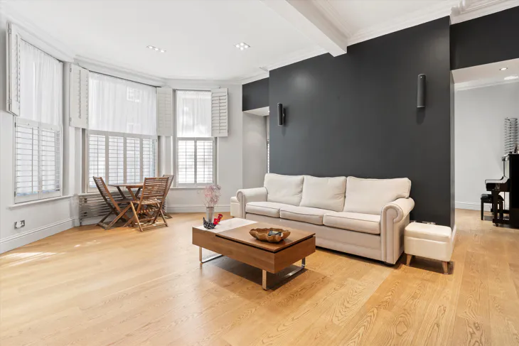 Flat Iverna Gardens in Greater London