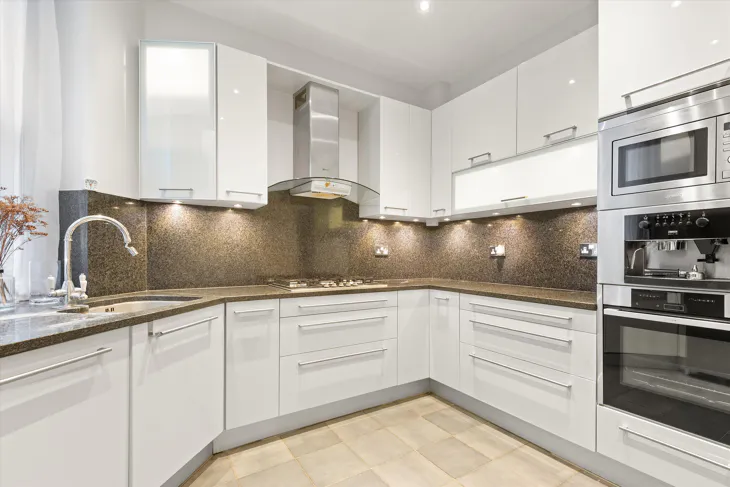 Flat Iverna Gardens in Greater London