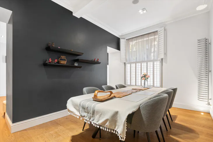 Flat Iverna Gardens in Greater London
