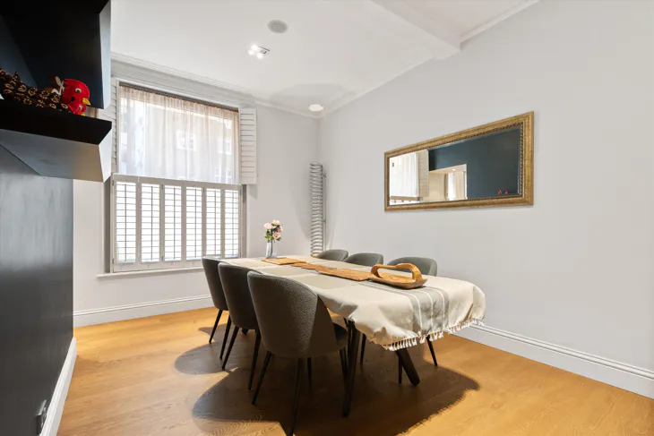 Flat Iverna Gardens in Greater London