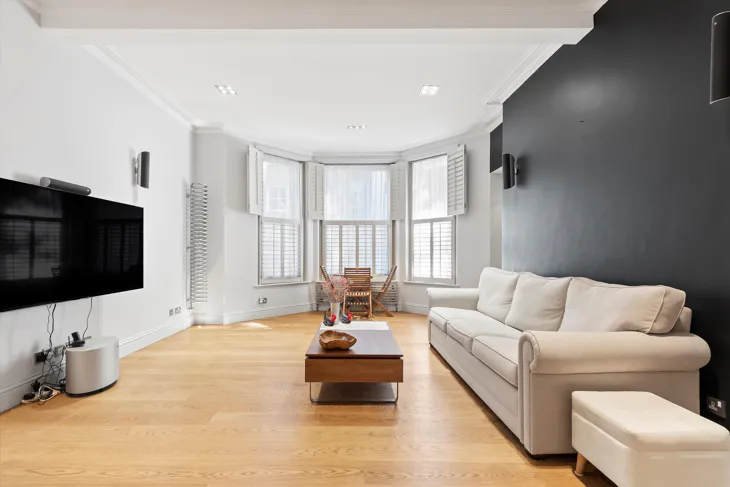 Flat Iverna Gardens in Greater London