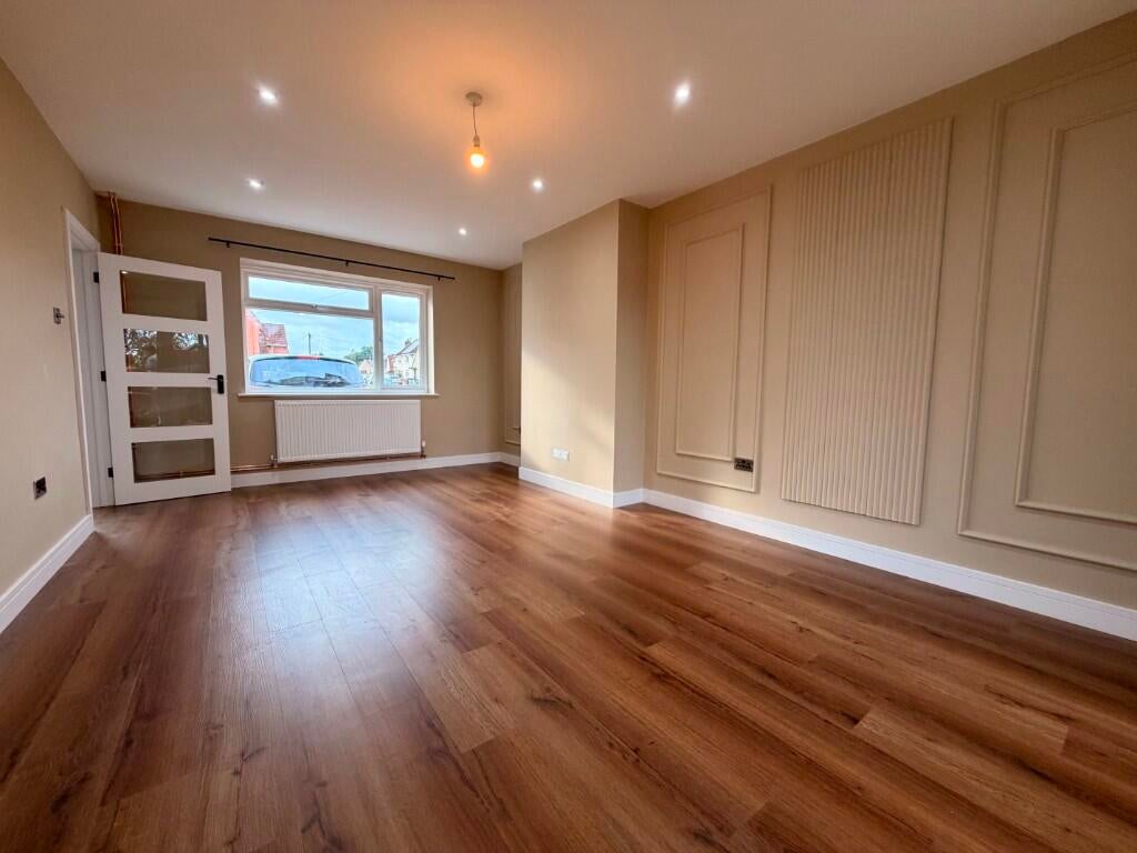 House Highbury Close in Salisbury